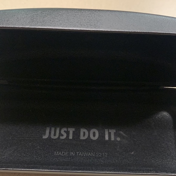 NIKE BOYS EYEGLASS FRAMES with Case - Picture 9 of 11